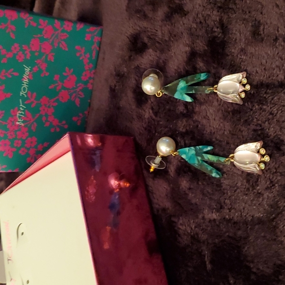 Betsey Johnson Jewelry - Tulip drop earrings